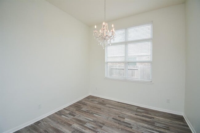 Building Photo - 22211 Weller Oaks Dr