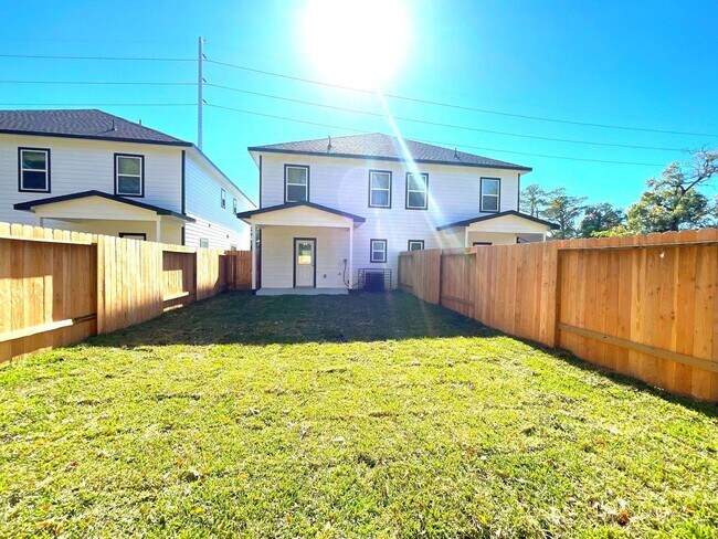 Building Photo - 5214 Mayle St