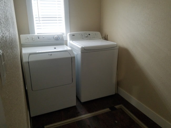 Building Photo - 32 N 9th Ave