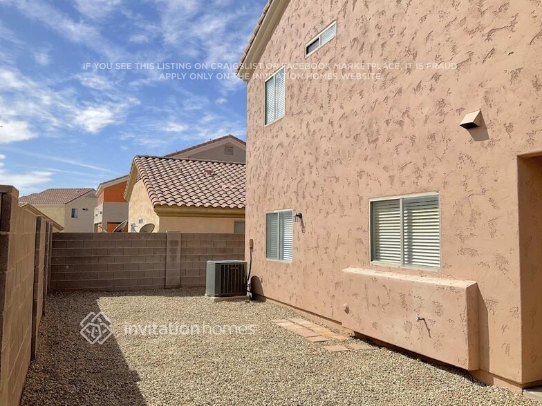 Building Photo - 10427 E Billings St