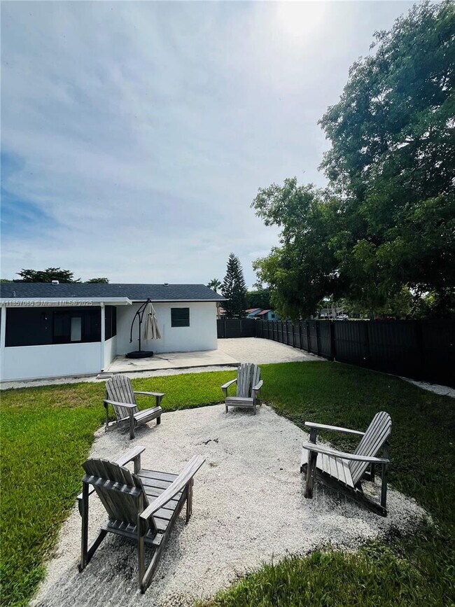 Building Photo - 1707 S Curlew Ln