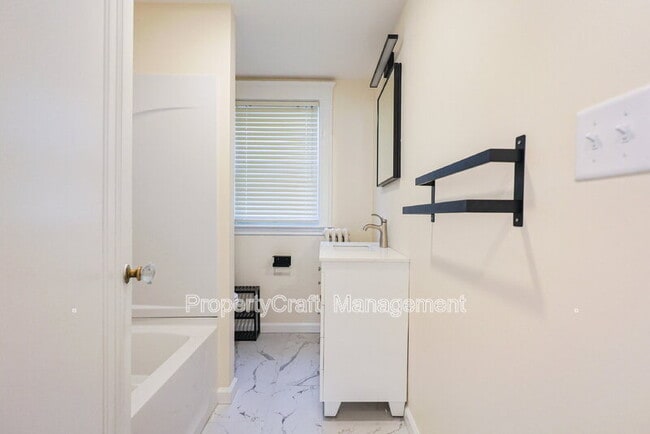 Building Photo - 105 Marlboro St