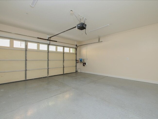 Building Photo - 3 Bedroom, 2.5 Bath CATALINA MOUNTAIN VIEWS! ROOF TOP CABANA!!