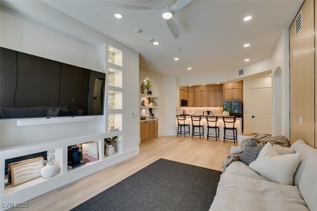 Building Photo - 32 E Serene Ave