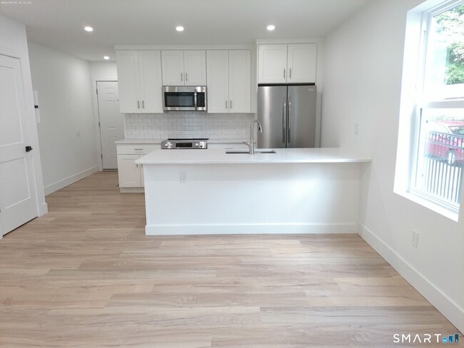 Building Photo - 365 Broad St