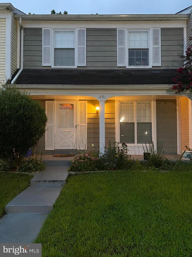 Primary Photo - 1721 Featherwood St