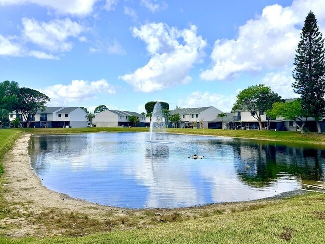 Building Photo - 2305 Seaside Dr