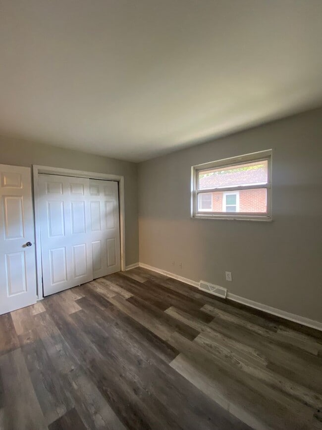 Building Photo - 4934-4942 Queens Avenue