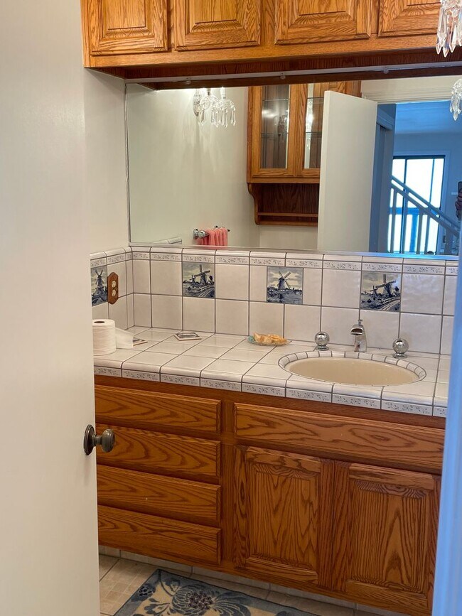 Building Photo - Beautiful Golden Gate Heights 5 Bed/3.5 Bath Home w/Amazing Views
