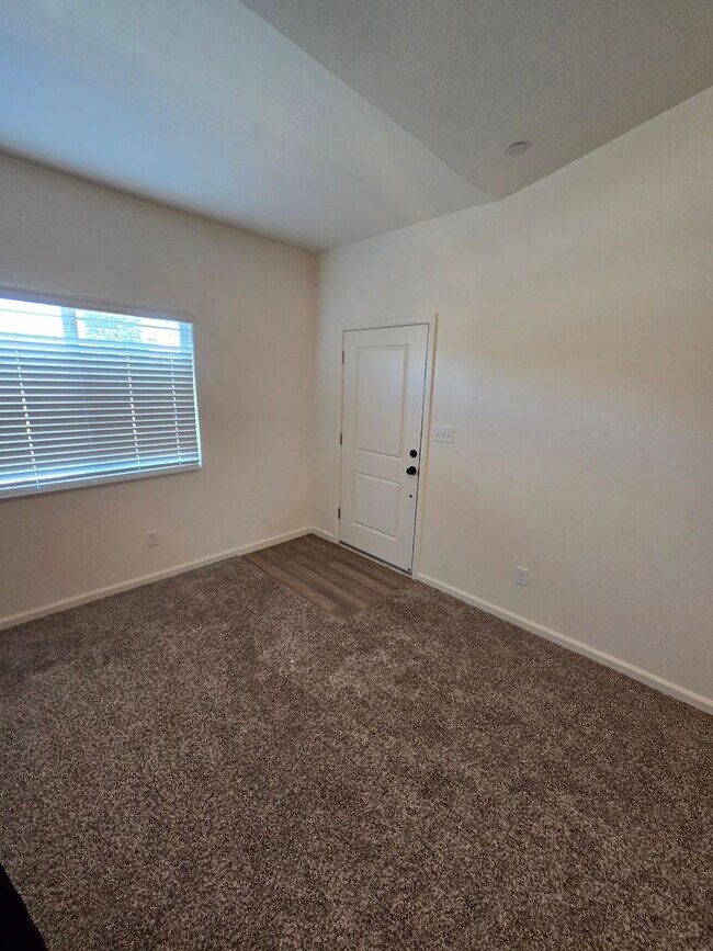 Building Photo - 799 W Brown Ave