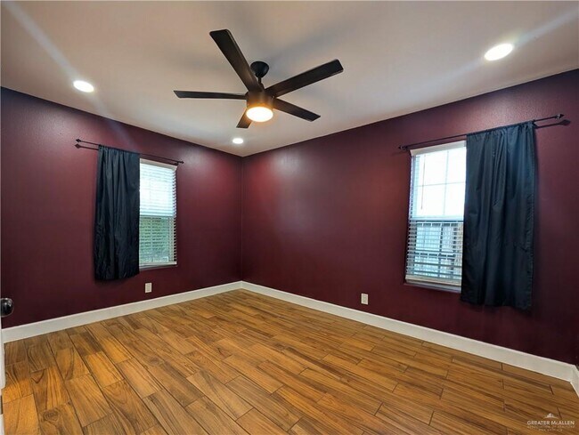 Building Photo - 14 Harvey St