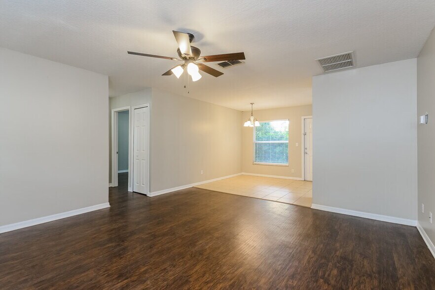 Building Photo - 628 Brooke Ct