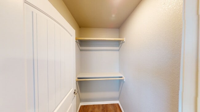 Building Photo - 407 E Tonner Ave