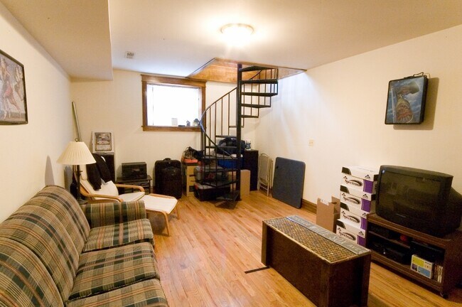 Building Photo - 3704 N Wayne Ave