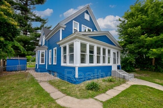 Building Photo - 2123 N Sheridan Ave