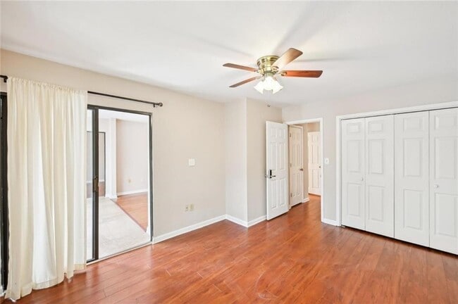 Building Photo - 2303 Pine Heights Dr NE