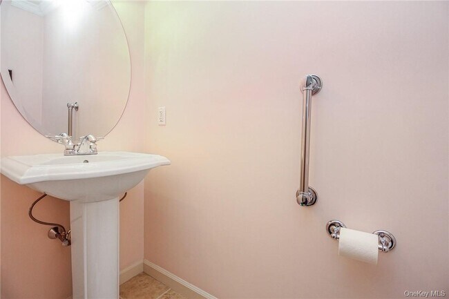 Building Photo - 213 Waterside Close