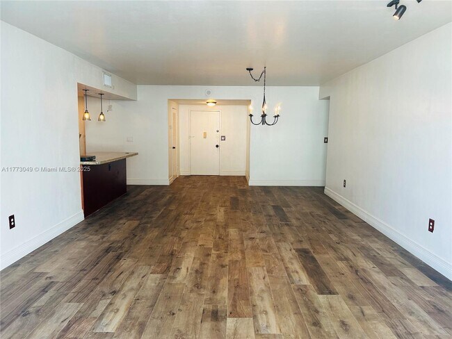 Building Photo - 5825 Collins Ave
