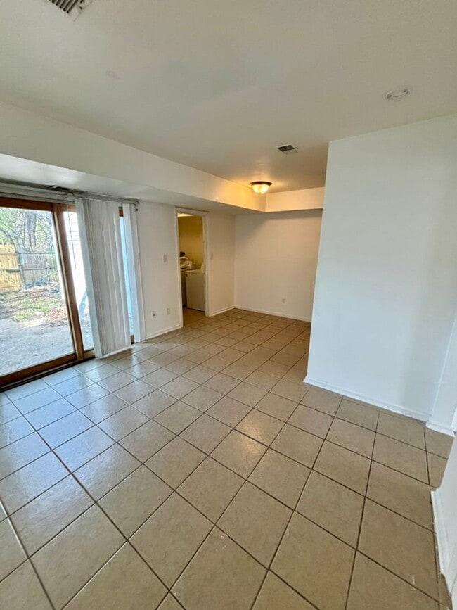 Building Photo - 68 Village Dr