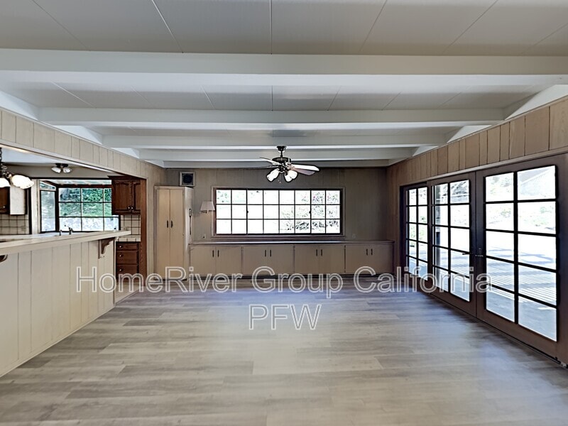 Building Photo - 2431 Sleepy Hollow Dr