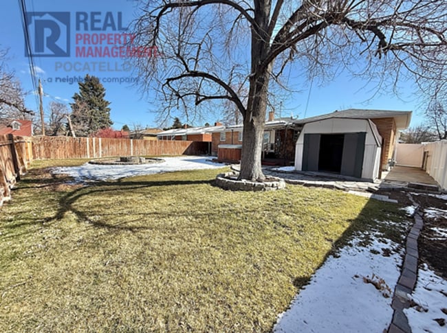 Building Photo - 3 bed 2 bath house - 1 car garage - PET FRIENDLY