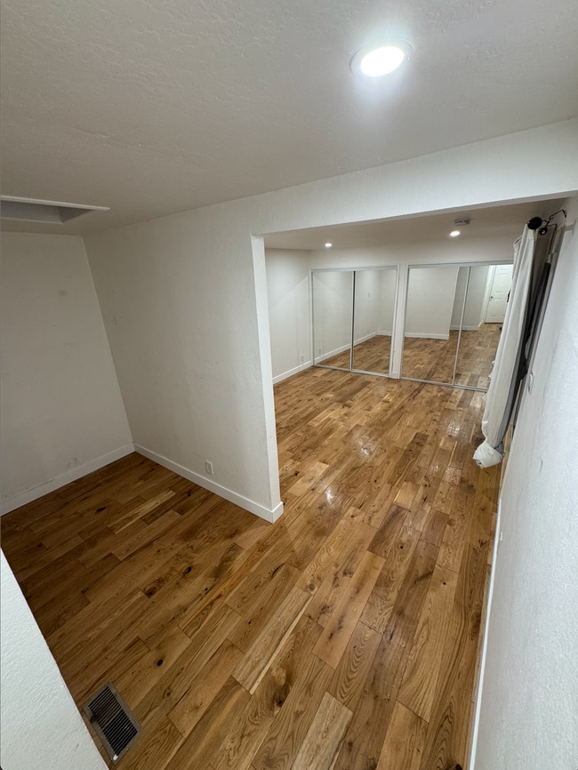 Building Photo - 720 Oakwood Ave