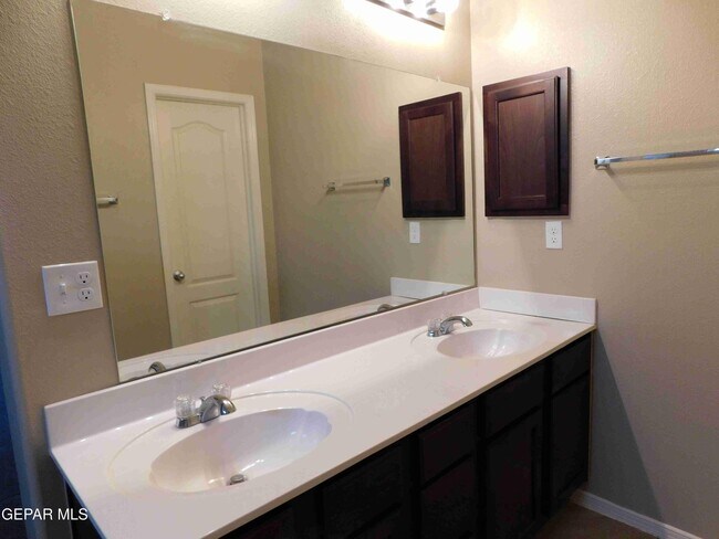 Building Photo - 14628 Rockbridge