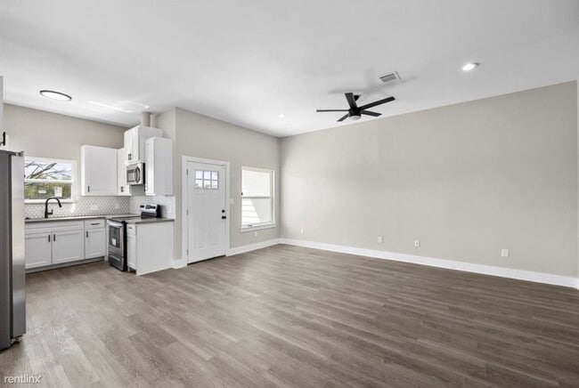 Building Photo - 3 br, 2 bath Duplex - 8408 Prairie View Dr...