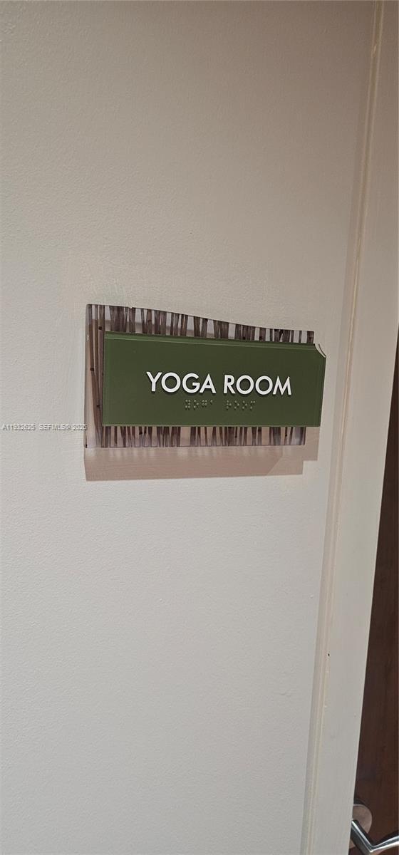 Building Photo - 2681 N Flamingo Rd