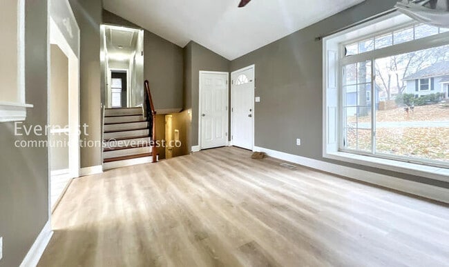 Building Photo - 309 SW Richwood Ln