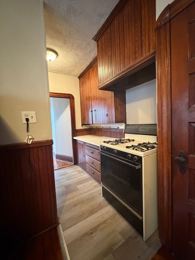 Building Photo - 46 Princeton St