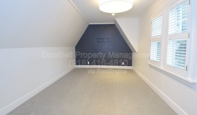 Building Photo - 255 E 27th Pl