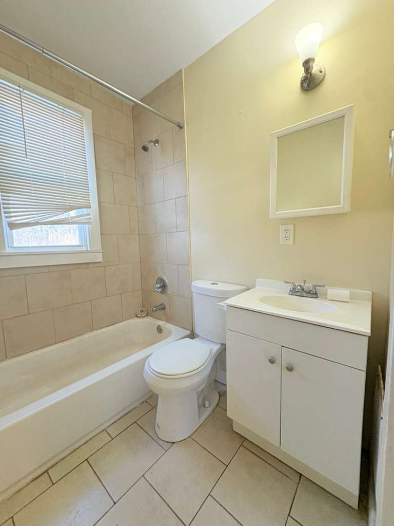 Building Photo - 327 Bassett St