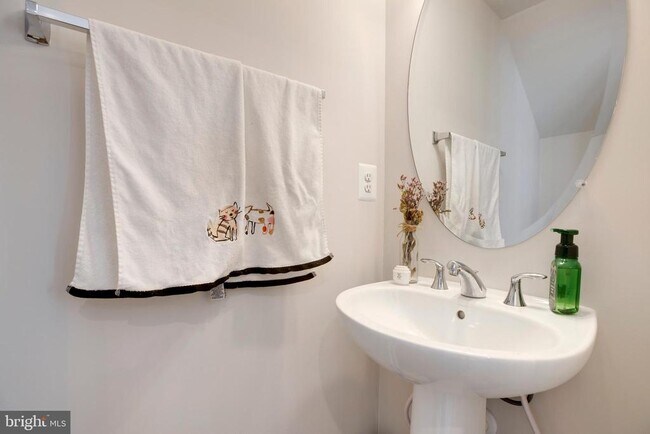 Building Photo - 4614 Olivine Dr