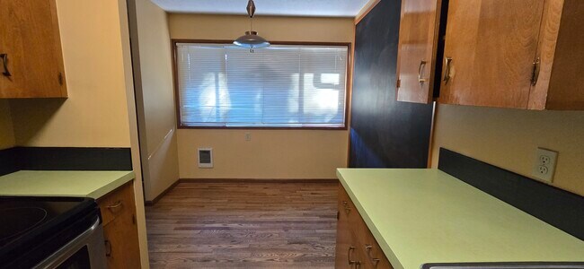 Building Photo - Troy