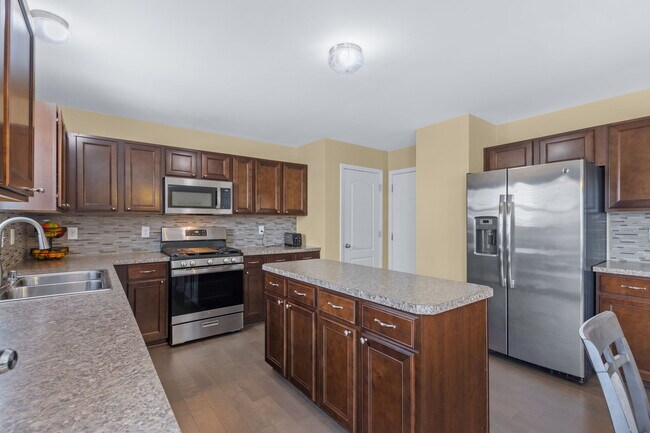 Building Photo - 430 Rockcrest Way