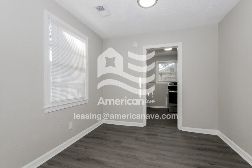 Building Photo - 2434 Pye Ave