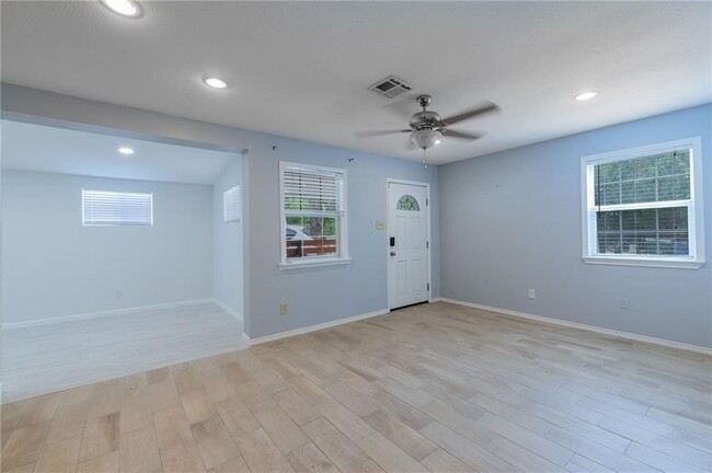 Building Photo - 1606 Walnut Ave