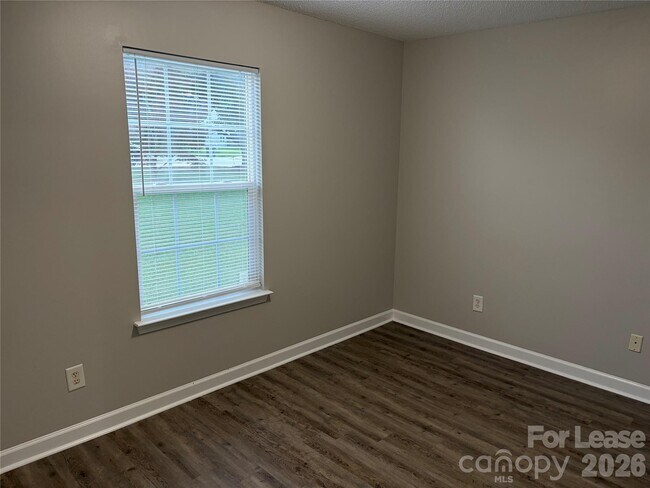 Building Photo - 4924 Aldersbrook Dr