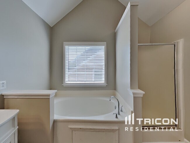 Building Photo - 1024 Watauga Ct