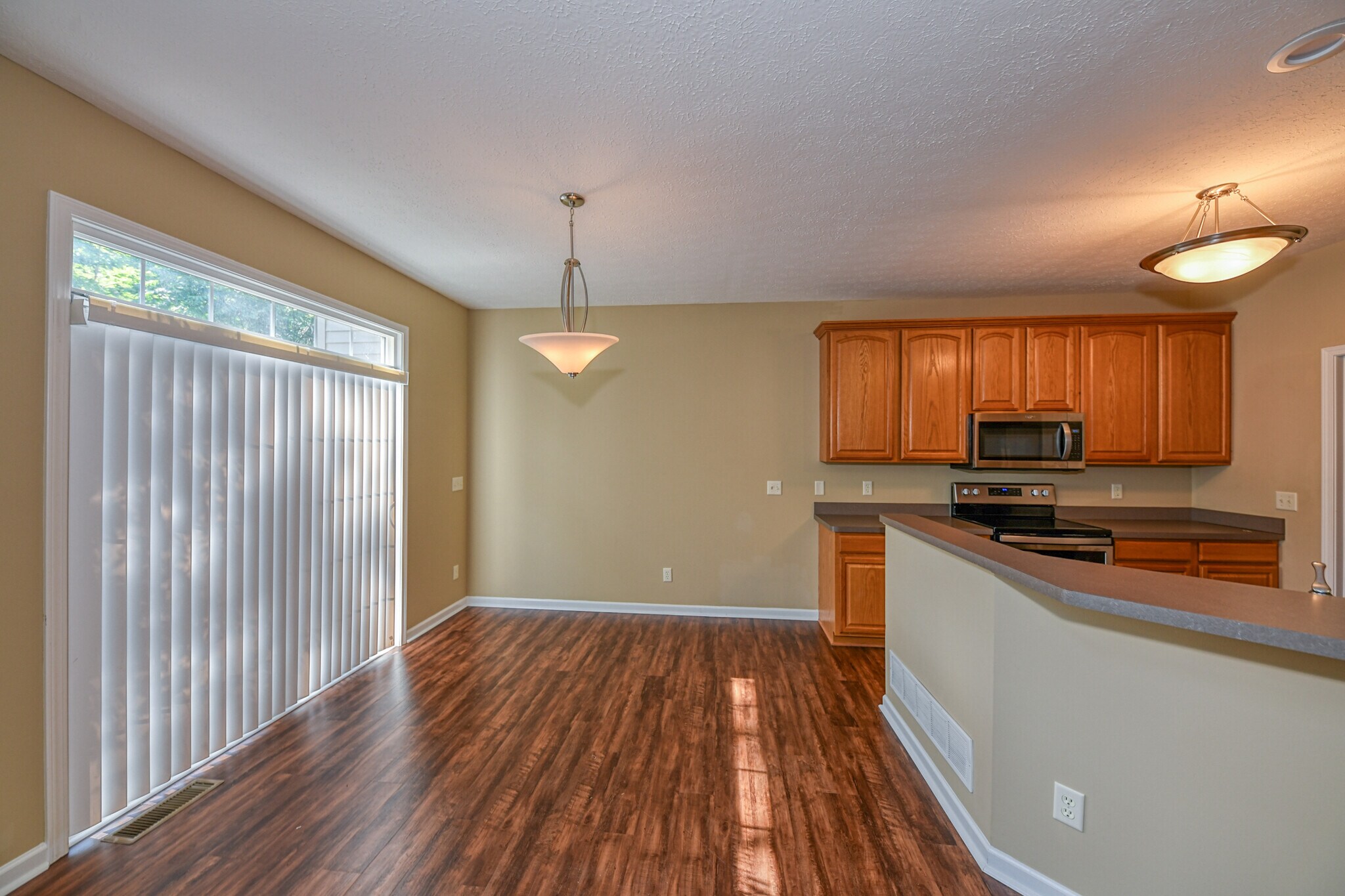 Building Photo - 5845 Crescent Ridge Dr