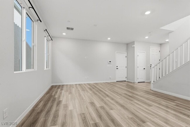 Building Photo - 8609 Faxom St