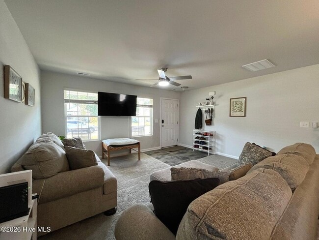 Building Photo - 784 Conductor Ct