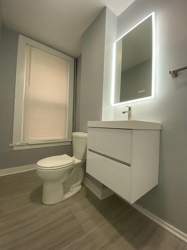 Building Photo - 378 Orchard St