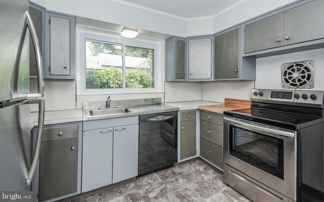 Building Photo - 8104 Heacock Ln