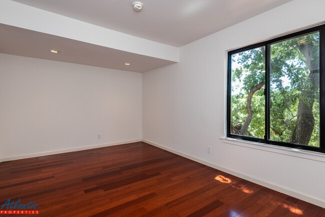 Building Photo - Beautiful Los Gatos Home | Remodeled | Ama...