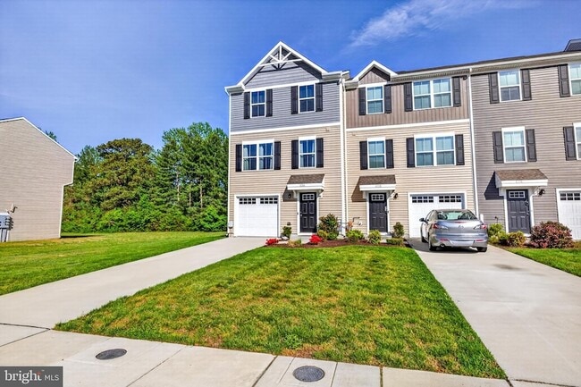 Building Photo - 6364 Pebblebrook Dr