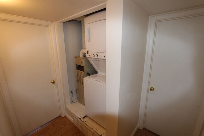 Building Photo - 2 Bedroom Condo in Pineview Village | Ground-Level Unit