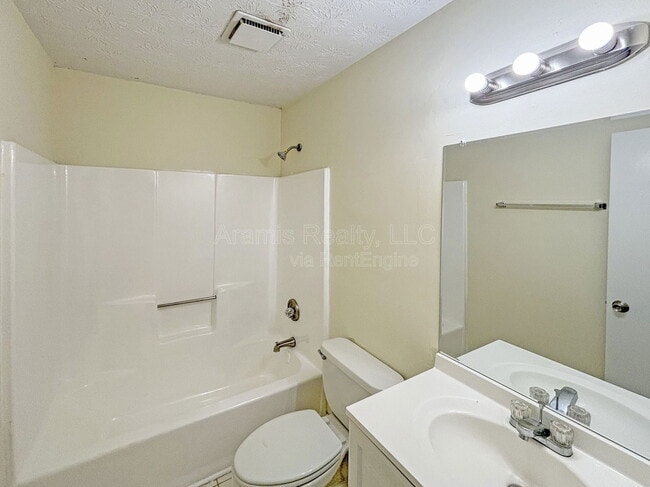 Building Photo - 3766 Saddle Ridge Dr SW