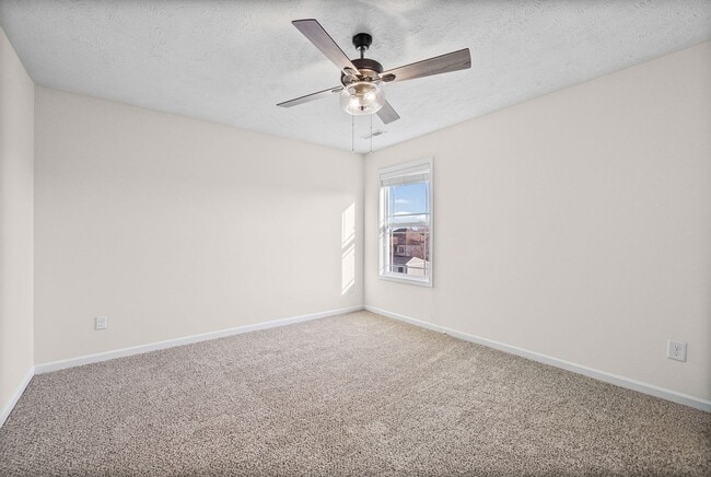 Building Photo - Pet Friendly Three Bedroom with Bonus!